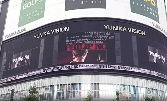 展示伍允龍多個造型