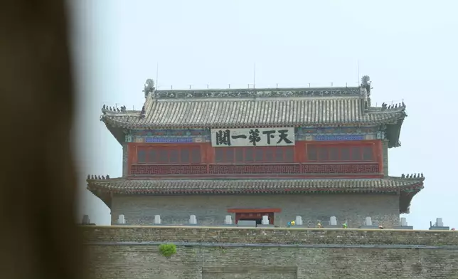 製作組臨時改變行程，安排丁子朗（丁丁）、馬貫東、陳懿德（德德）山海關站下車。