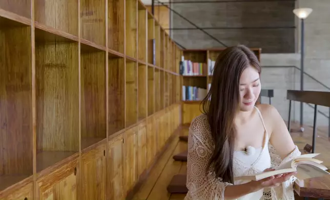 一邊飽覽無敵海景睇書