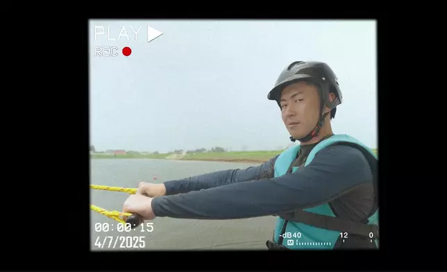 三人挑戰刺激運動—索道滑水。