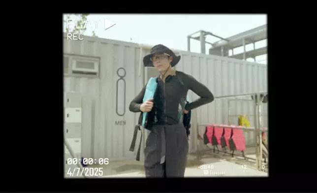 三人挑戰刺激運動—索道滑水。