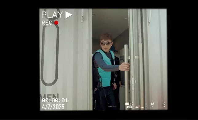 三人挑戰刺激運動—索道滑水。