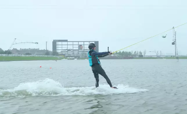 馬貫東首次下水即能站穩。