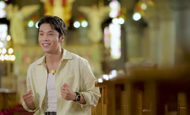 丁丁搞笑自稱「將軍澳代表」兼有索道滑水經驗人士。