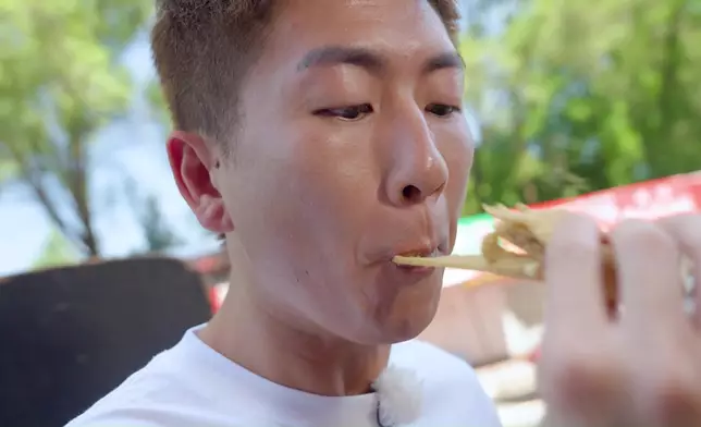 三人去到瀋陽，率先去到小河沿早市掃街，品嚐東北大飯包、鐵板雞架、驢打滾等小食。