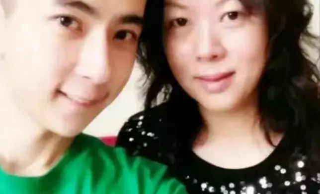 于朦朧的母親昨晚首次發聲。