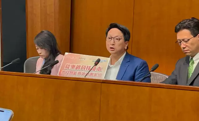 鄧家彪。巴士的報記者攝