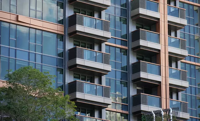 徐開源指，香港GPS定位面臨嚴峻挑戰，街道狹窄、高樓遮擋衛星訊號，玻璃幕牆更易引發多路徑效應，導致訊號反射與位置誤判。