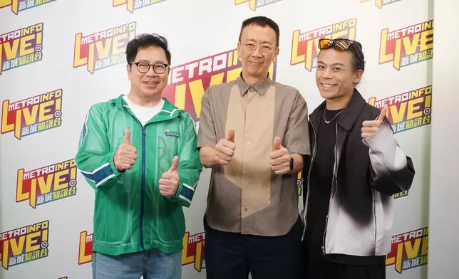 鄭丹瑞接受新城廣播《Ben同Benson「Chru」到行》訪問。