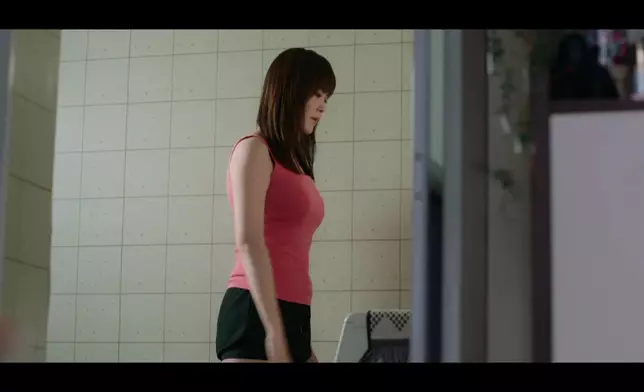 阿Moon為咗親近陳豪，竟然出動苦肉計，仲要搞到自己病到五顏六色都仲要笑得咁開心，好病態。