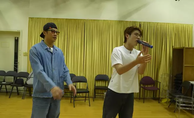 Andrew排練期間，聲帶發炎！