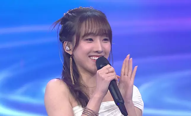 雖然Jenny在台上看起來超淡定，但她事後擺烏龍表示：唱完之後個心即刻唔跳！