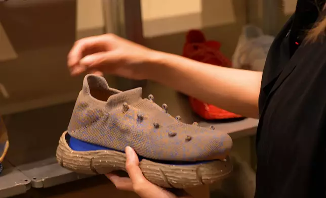 環保鞋由6件部件砌成。