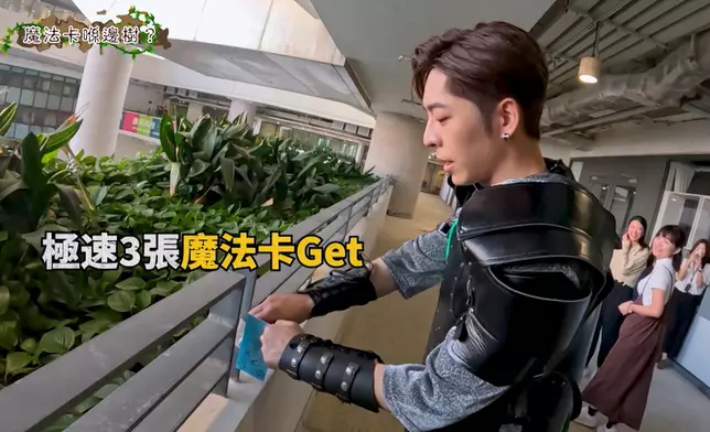 3位救兵迅速找到了3張魔法卡。