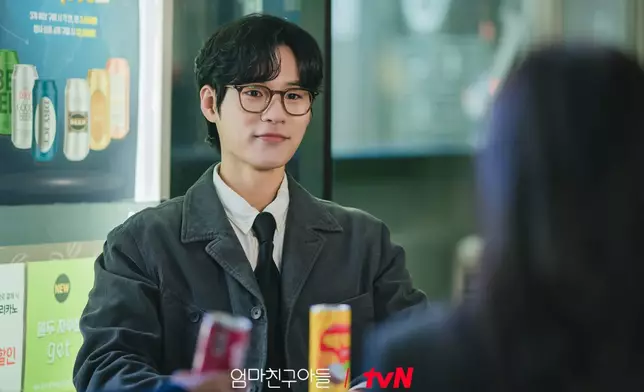 尹志溫去年有份參演《媽媽朋友的兒子》。tvN Drama圖片