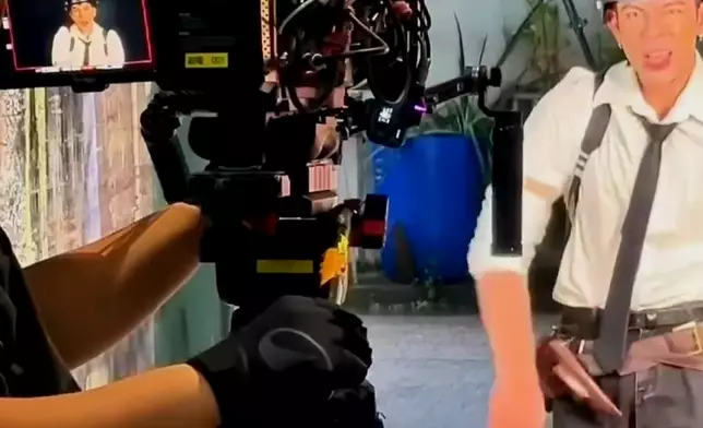 以多個電玩人物造型示人。