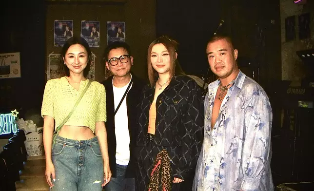 高海寧在Janees準備開show試咪時驚喜現身。