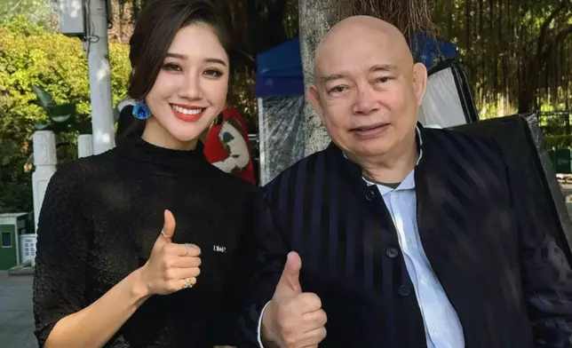 彈出拍愛國劇。