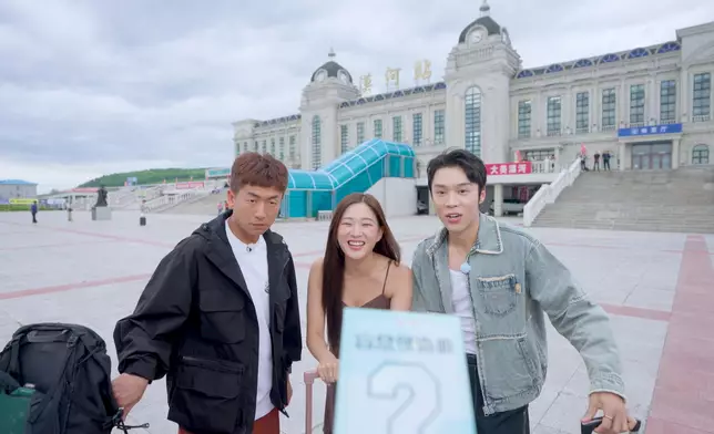 驚喜再接再厲，三人被指派接下來的旅程要吉普車自駕遊