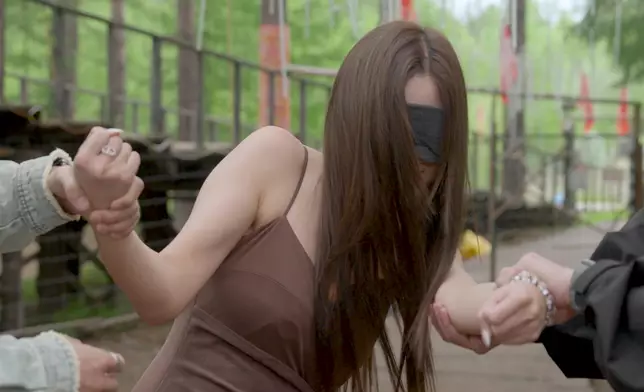 搞到德德驚慌失措，甚至不敢向前行