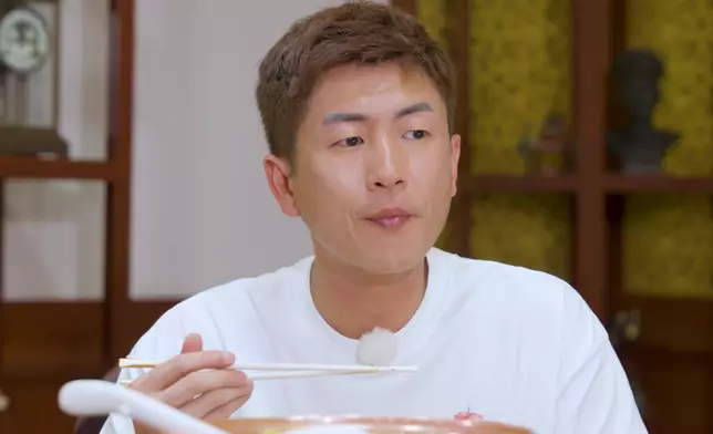 他分享在這次東北旅途中吃到一隻餃子，讓他想起公公婆婆曾經為他包的餃子