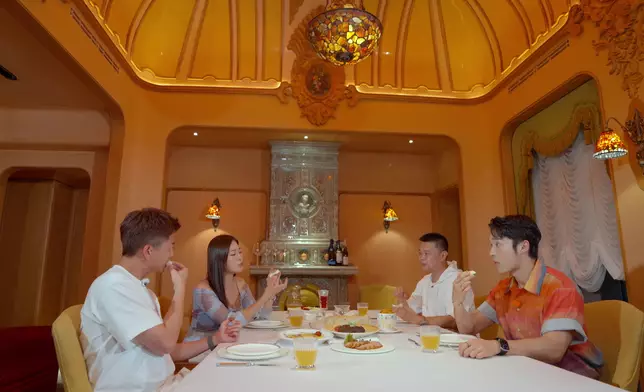 去到歐式建築金碧輝煌的餐廳，品嚐俄羅斯味蕾驚喜