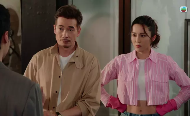 題外話：Kelly個川字腹好吸睛。