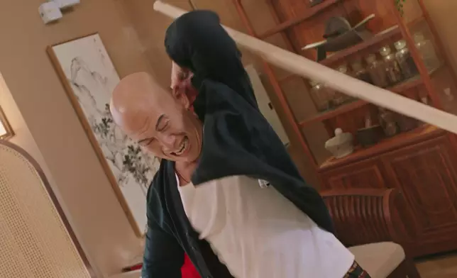 Eddie同支桿真係無限交鋒架，難怪佢話拍到手腫同痛到outfocus。