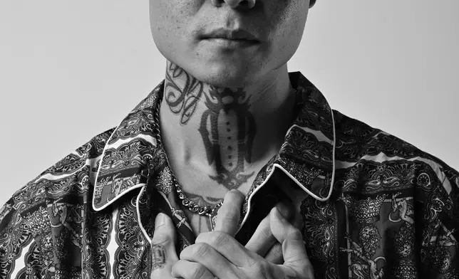 Jimmy Yuen擁有20年紋身資歷， Ring the Bell創辦人。精於Mandala、Tribal、Dot Work 、Geometric等講求點線 細緻風格，曾蟬聯兩屆香港紋身展黑灰組冠軍。其藝 術造詣吸引了無數巨星客戶，包括鄭秀文、張家輝、陳偉霆及竇靖童等。