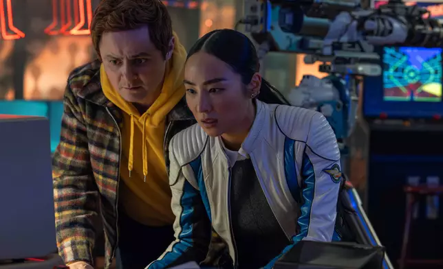 李姬蒂（Greta Lee）在《創戰紀：戰神降臨》飾演一名程式設計師。