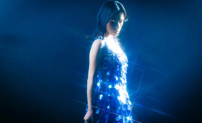 女團COLLAR成員陳泳伽（Winka）推出年度第二支個人單曲《要有光》。