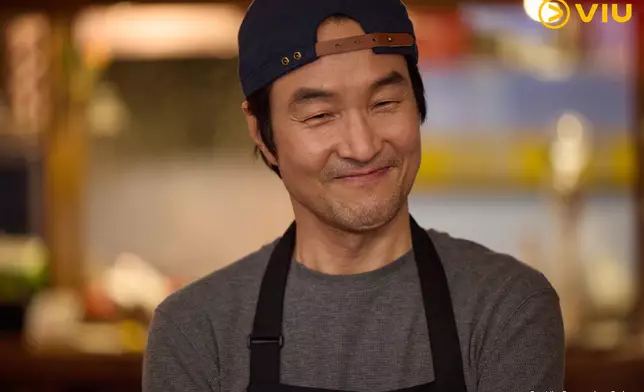 韓石圭化身炸雞餐廳老闆申在浩。Viu提供圖片