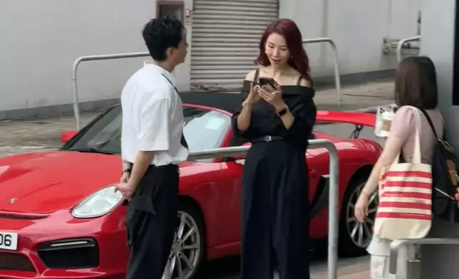 日前有網民捕獲蔡少芬與黃宗澤為劇集開工。