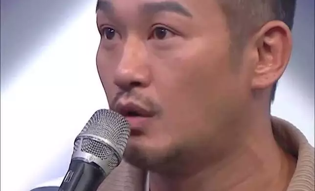 無論電視播出版本、抑或無綫官方社交平台版本，阿Deep都係滿臉痛心誠懇、眼泛淚光。