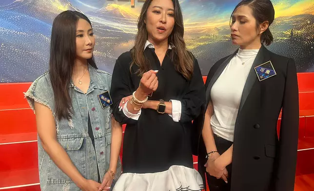 陳逸旋直言經驗情傷之後就發覺只有唱歌、先有音樂先至可以治癒到自己。巴士的報記者