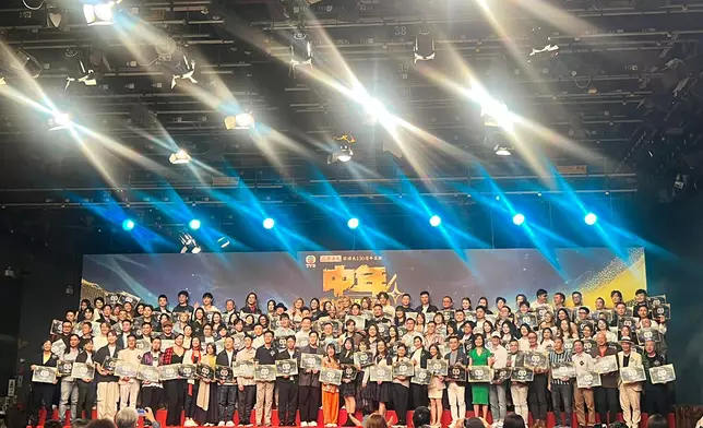 《中年好聲音4》參賽者大合照。巴士的報記者攝