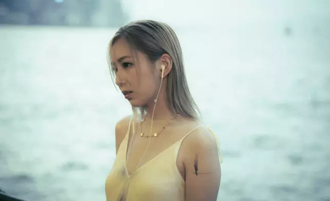 《今夜無人入睡》MV圖片