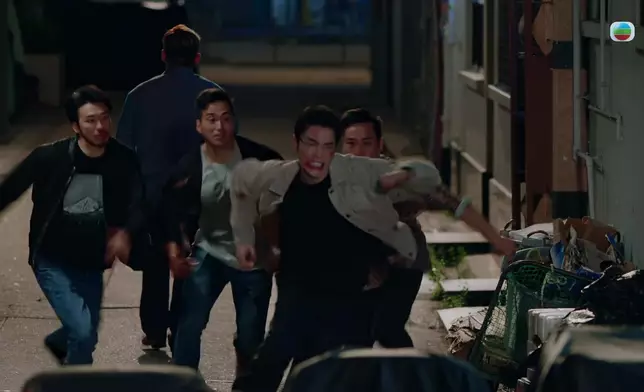 丁子朗結局周將遭人瘋狂追打。