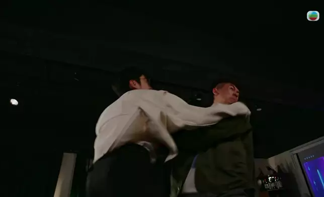 丁丁與馬貫東喺大結局有一場超強勁打鬥戲。