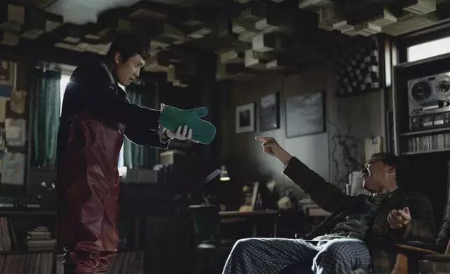 電影改編自美國懸疑驚慄小說《The Ax》。