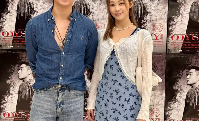 曾展望與葉蒨文拍拖睇騷。