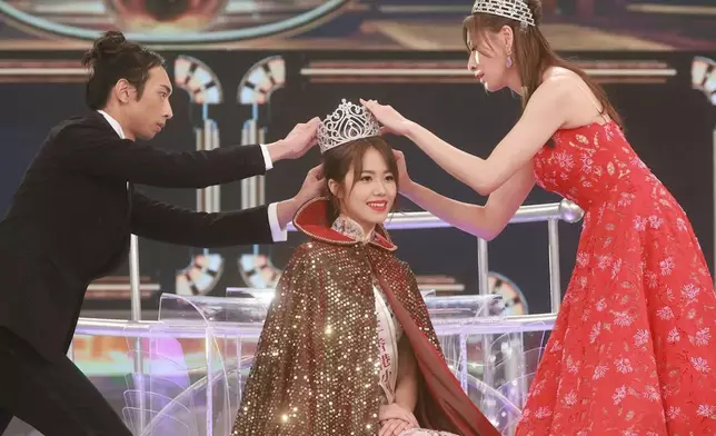 莊子璇（Hilary）是2023年港姐冠軍，在參選期間一度成為眾矢之的，傳出與其他佳麗不和，被杯葛。