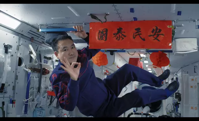 三位太空人親自攝影。