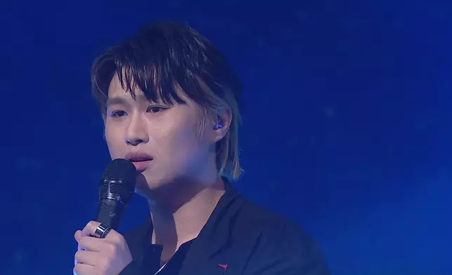 Ryan演繹《用背脊唱情歌》。