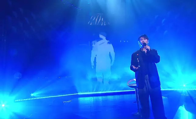 Ryan演繹《用背脊唱情歌》。