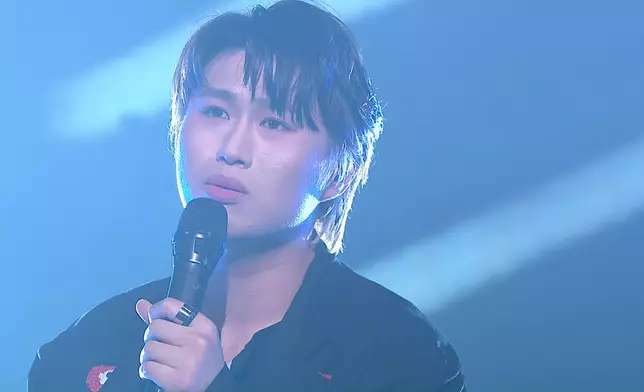 Ryan演繹《用背脊唱情歌》。