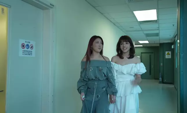 雖然Bibi、Emily作為對手，但仍然十分支持對方。