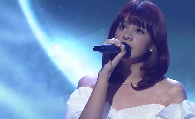 Bibi正式表演時，Bibi以「沙沙地」的特色聲線，配合高音，亮眼表現。