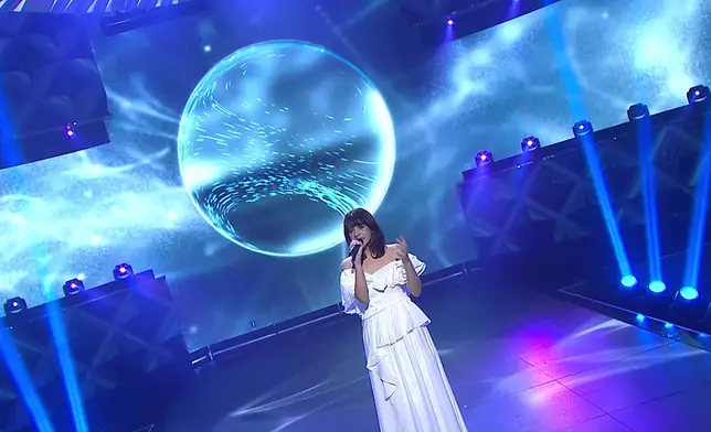 Bibi正式表演時，Bibi以「沙沙地」的特色聲線，配合高音，亮眼表現。