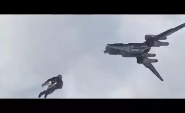 更揭示全新太空船、激烈的太空戰鬥場景。